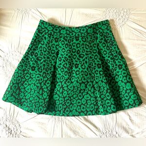 Banana Republic size 8 green/black leopard pleated shirt